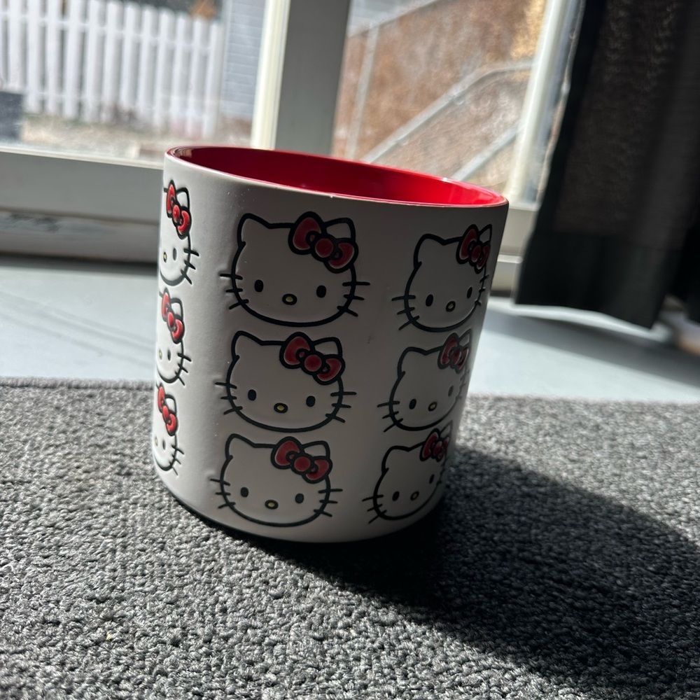 5in Hello Kitty Planter with Red Interior w drainage